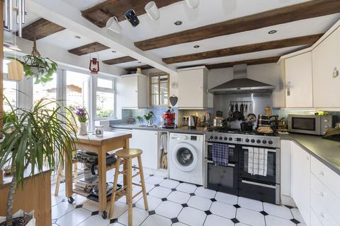 15 Meadowbrook Road, Dorking, RH4 1DH