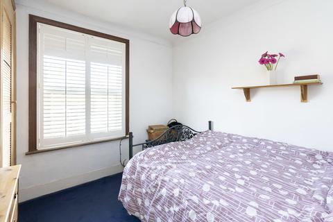 15 Meadowbrook Road, Dorking, RH4 1DH
