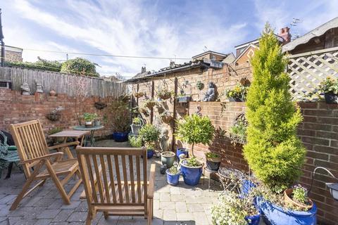 15 Meadowbrook Road, Dorking, RH4 1DH