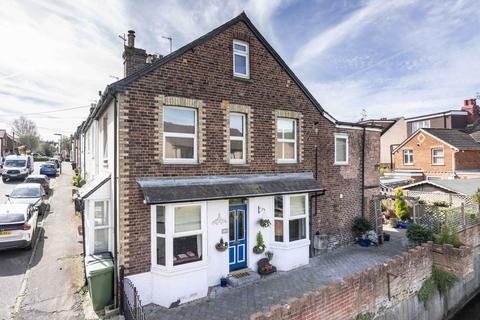 15 Meadowbrook Road, Dorking, RH4 1DH