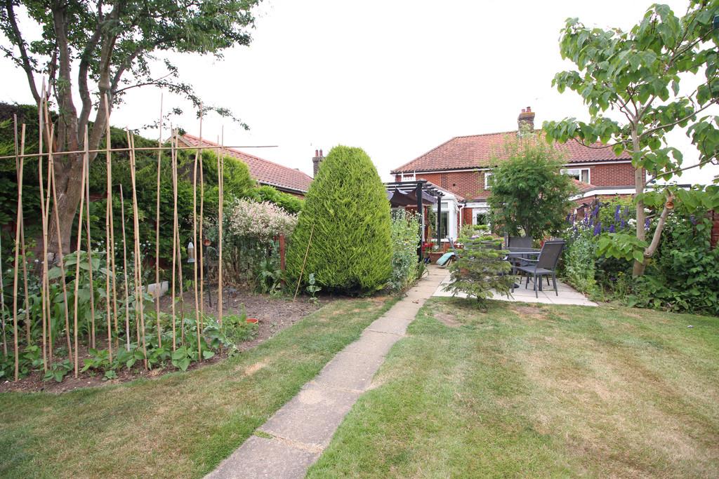 Bradfield Road, North Walsham 5 bed semidetached house £375,000