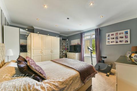 96 Plumstead Common Road, Plumstead, London, SE18 3RE