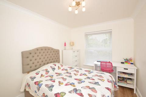 4 bedroom terraced house to rent - Edna Road, Wimbledon Chase, Wimbledon, SW20