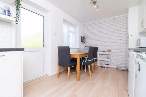 117 Farningham Road, Caterham, CR3 6LN