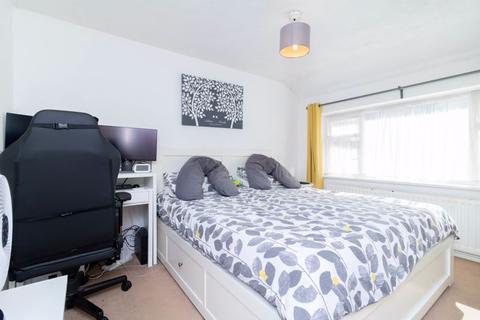 117 Farningham Road, Caterham, CR3 6LN