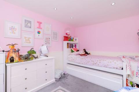 117 Farningham Road, Caterham, CR3 6LN