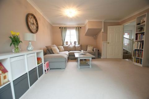 3 bedroom end of terrace house to rent, Holly Close, Newton Abbot