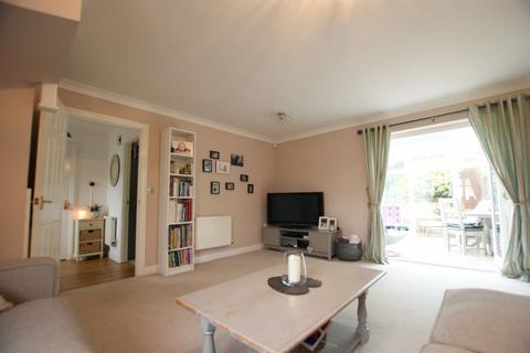 3 bedroom end of terrace house to rent, Holly Close, Newton Abbot