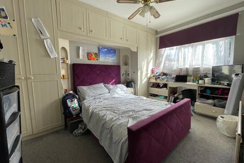 17 Berkley Hill, Corringham, Stanford-le-hope, SS17 7TR