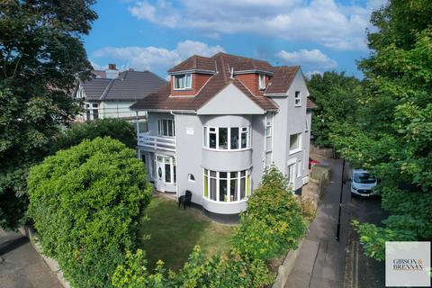 Flat 4, 4 Cossington Road, Westcliff-on-sea, SS0 7NJ