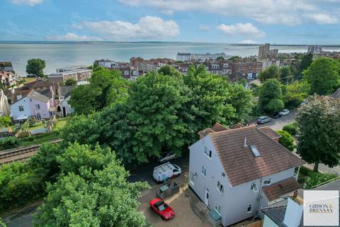 Flat 4, 4 Cossington Road, Westcliff-on-sea, SS0 7NJ