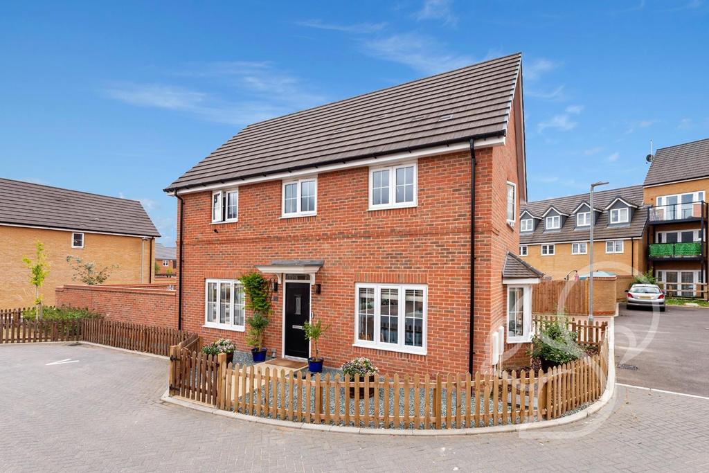 Finch Road, Stanway 3 bed detached house for sale £375,000