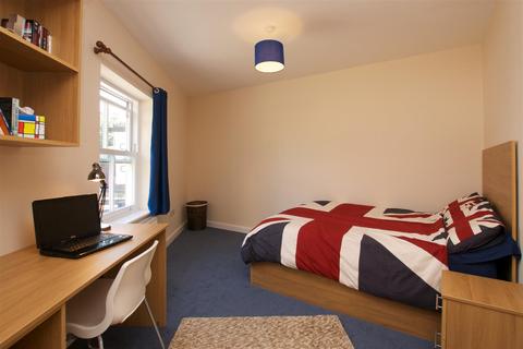 4 bedroom flat to rent - Canal View Court, St Columbas Close, Canal Basin, Coventry, CV1 4BX