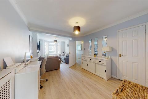 15 Kent Road, Folkestone, CT19 4NT