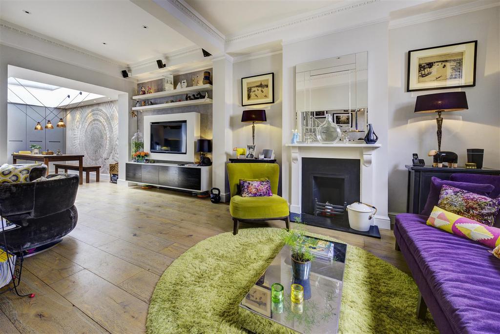 New End, Hampstead Village, NW3 4 bed house for sale £2,695,000