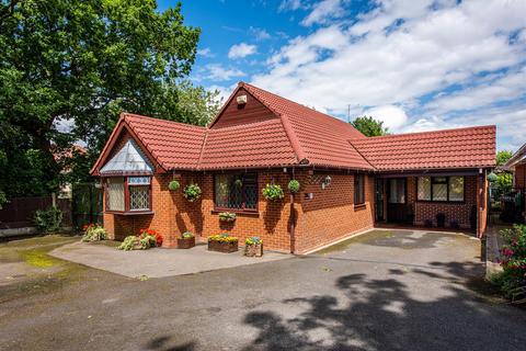 3 bedroom detached bungalow for sale - 20 Hyperion Drive, Wolverhampton