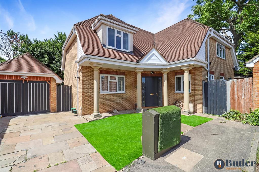 Harvest Lane, Stevenage 4 bed detached house for sale £715,000