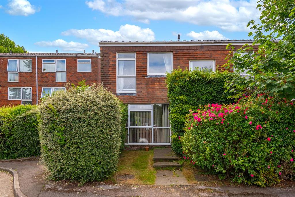 Harrison Close, Reigate 3 bed end of terrace house £450,000
