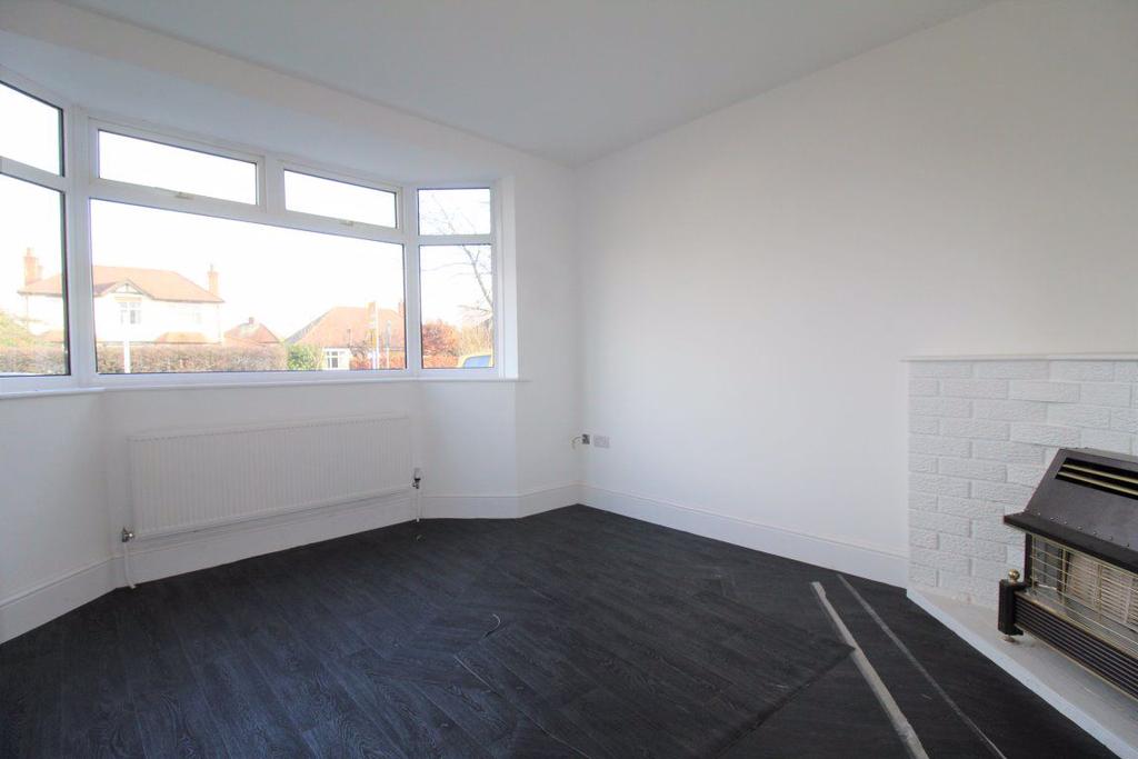 Meadow Road, Beeston Rylands... 2 bed semidetached house £825 pcm (£