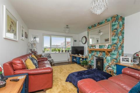 3 bedroom semi-detached bungalow for sale - Stoneleigh Close, Brighton