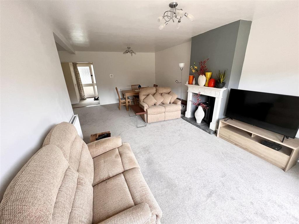 Fieldon Close, Shirley, Solihull 3 bed semidetached house £359,950