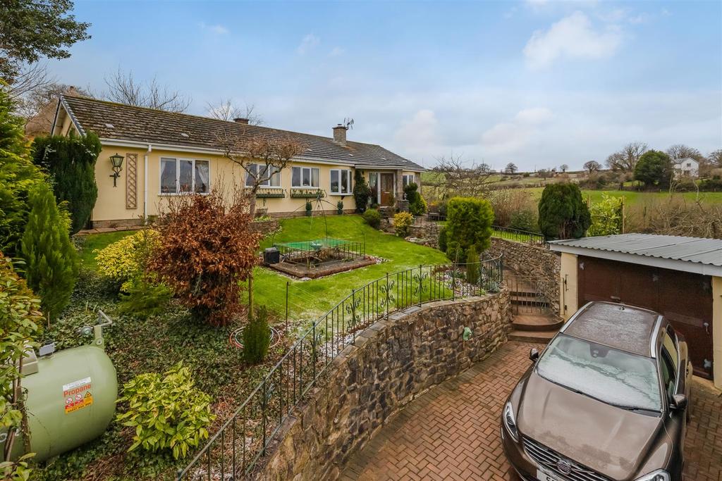 A 2 - Netherton, Redland Lodge - 210211.jpg