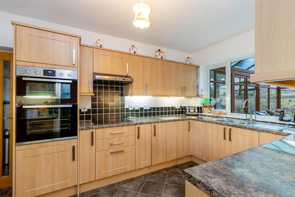 A 18 - Netherton, Redland Lodge - 210211.jpg