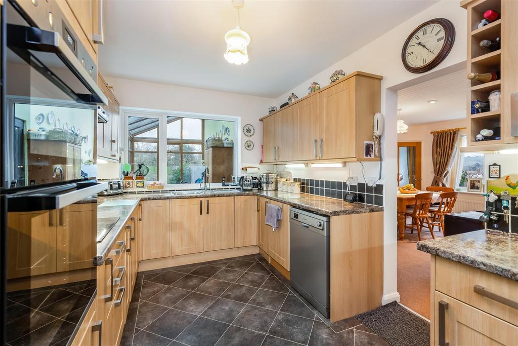 A 19 - Netherton, Redland Lodge - 210211.jpg