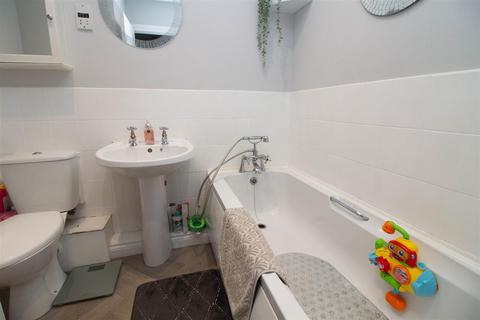 13 Camberwell Close, Gateshead, NE11 9TZ