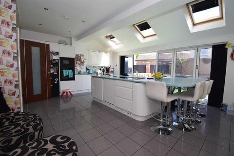5 bedroom semi-detached house for sale, Holmfield Avenue, South Shields