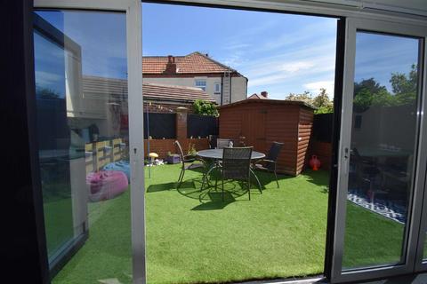 5 bedroom semi-detached house for sale, Holmfield Avenue, South Shields