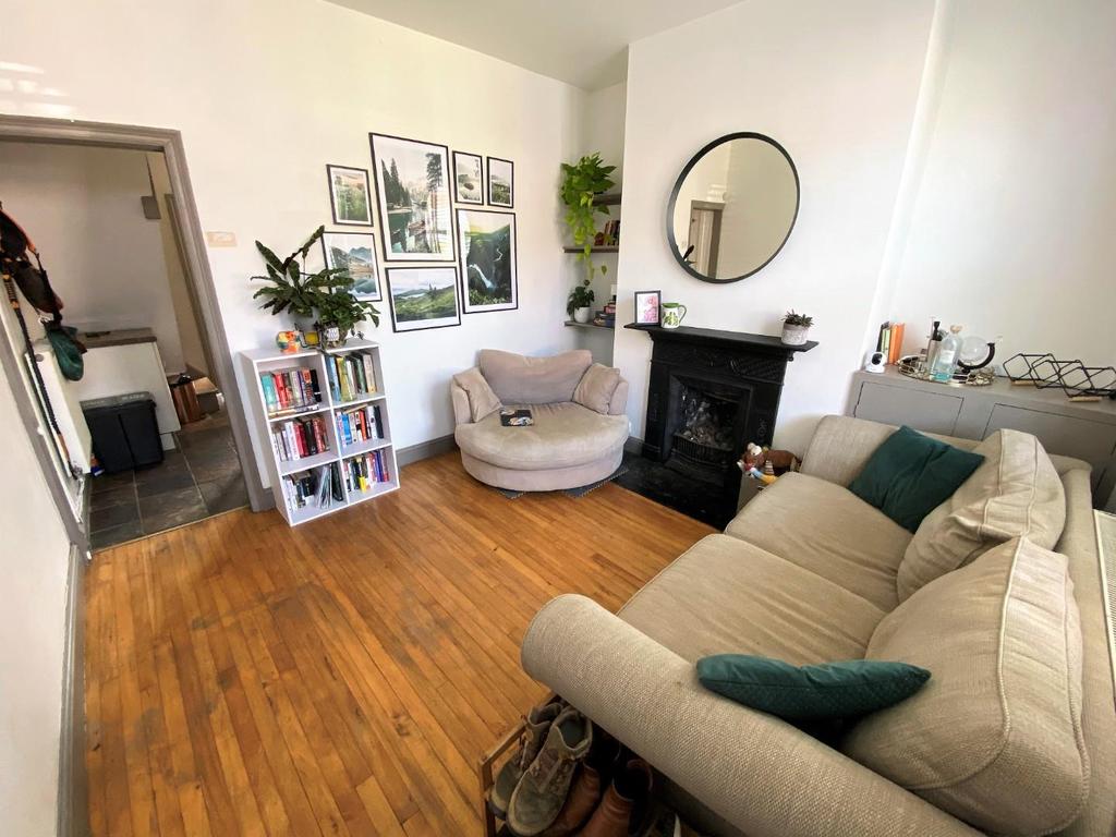 Whitehall Road, Didsbury 2 bed terraced house £300,000