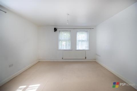 81 Brooklands, Haywards Heath, RH16 4TR