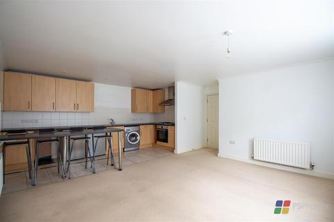 81 Brooklands, Haywards Heath, RH16 4TR
