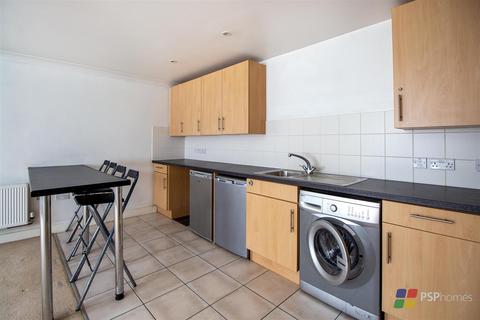 81 Brooklands, Haywards Heath, RH16 4TR