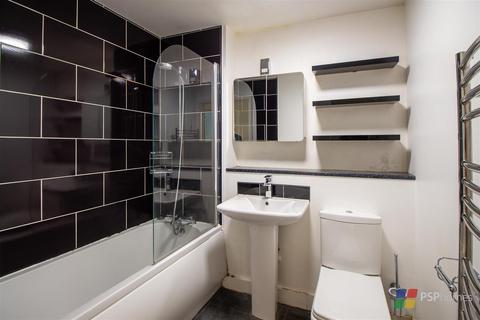 81 Brooklands, Haywards Heath, RH16 4TR