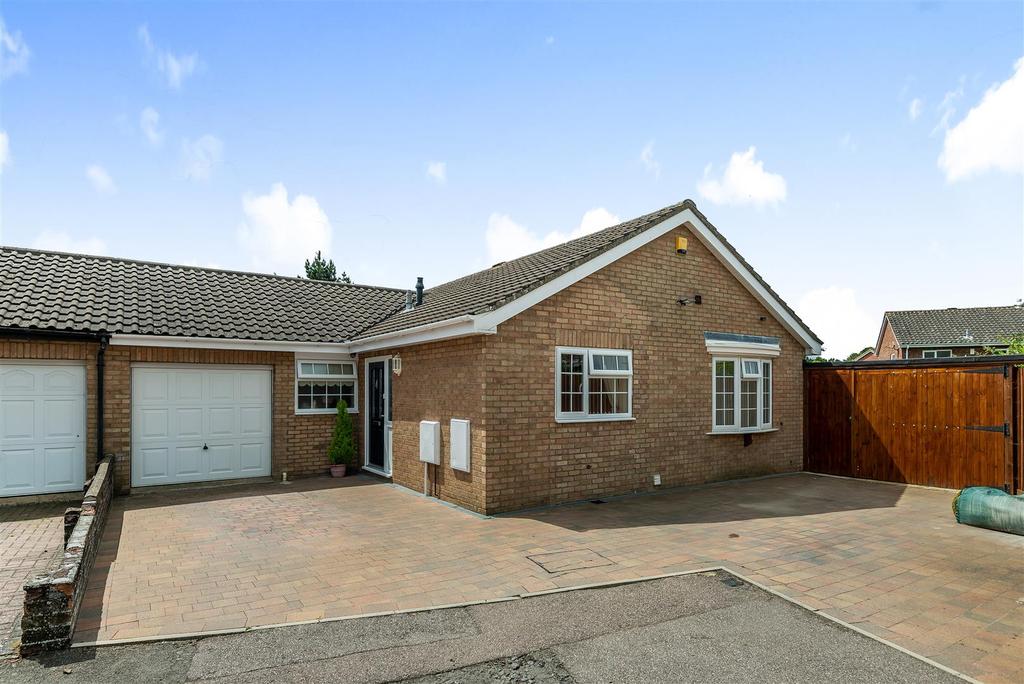 Marlow Way, Bedford 3 bed bungalow £475,000