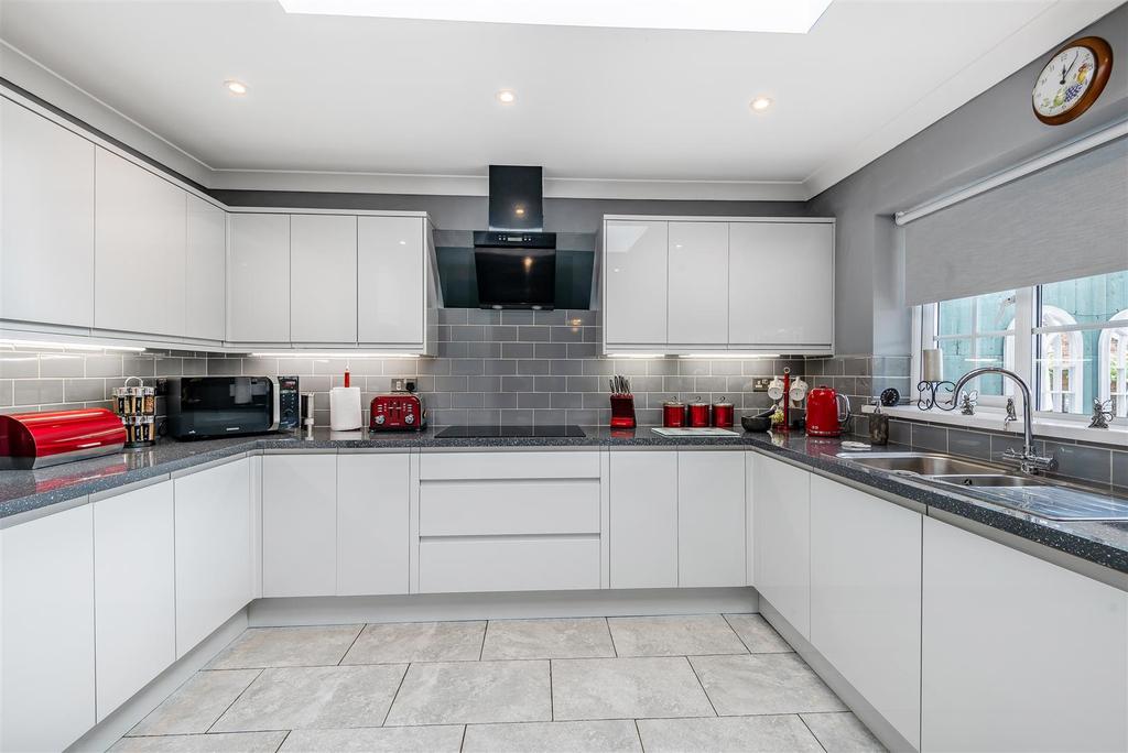 Marlow Way, Bedford 3 bed bungalow £475,000