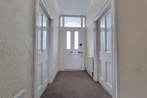 5 bedroom end of terrace house for sale - Kingswood Road, Ilford