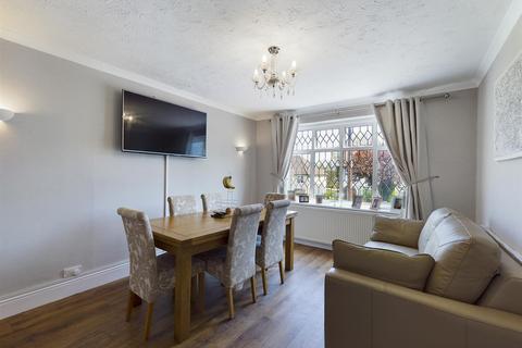59 Foxearth Road, South Croydon, CR2 8EL
