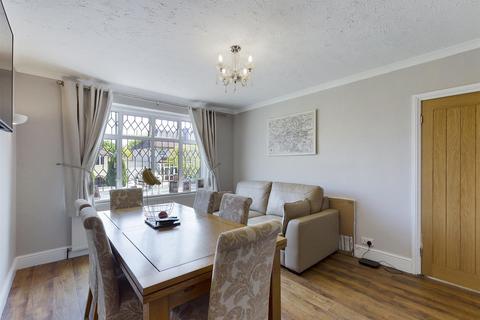 59 Foxearth Road, South Croydon, CR2 8EL