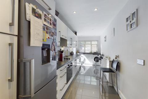 59 Foxearth Road, South Croydon, CR2 8EL