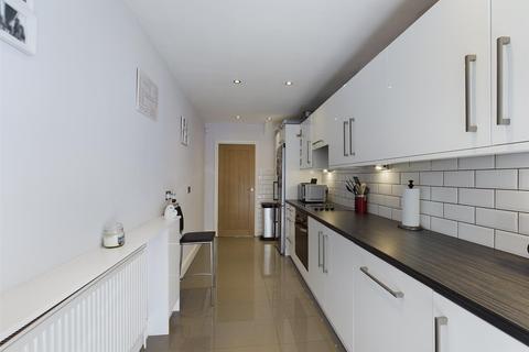 59 Foxearth Road, South Croydon, CR2 8EL