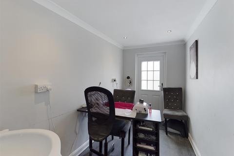 59 Foxearth Road, South Croydon, CR2 8EL