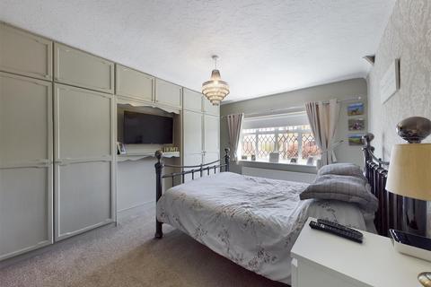 59 Foxearth Road, South Croydon, CR2 8EL