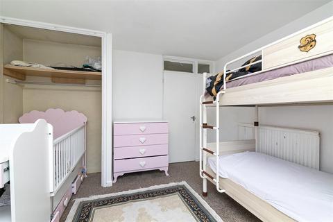 12 Thornley Close, London, N17 0TQ