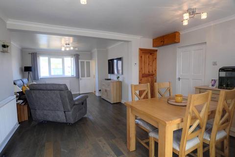 16 Brynymor, Burry Port, SA16 0LA