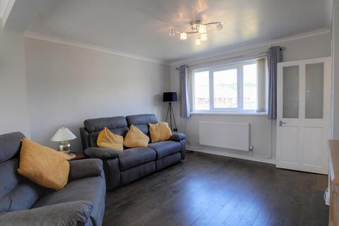 16 Brynymor, Burry Port, SA16 0LA