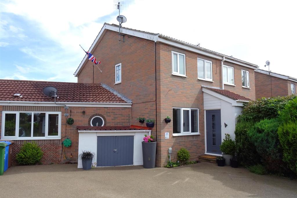 Risby Place, Beverley 3 bed semidetached house £260,000