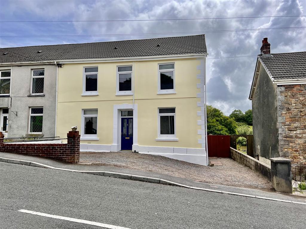 Heol Y Bryn, Upper Tumble, Llanelli 4 bed semidetached house for sale